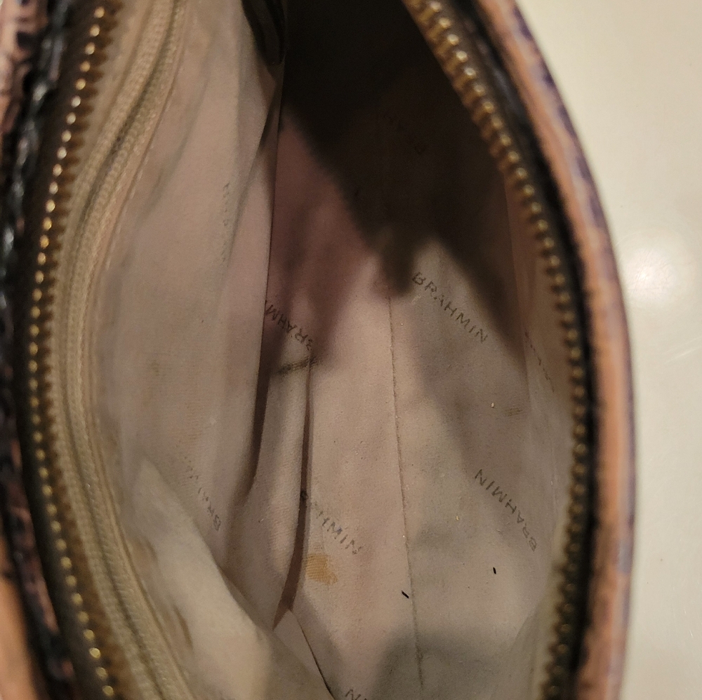 Elegant Brahmin Crocodile-Embossed Brown Shoulder Bag - Picture 4 of 4
